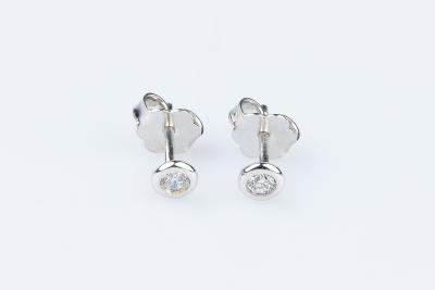 Boucles d’oreilles en or massif blanc 18 carats ornée de 2 diamants de synthèse ronds brillants 2