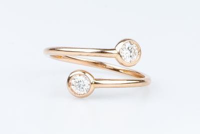 Bague en or rose massif 18 carats ornée 2 diamants de synthèse ronds brillants 2