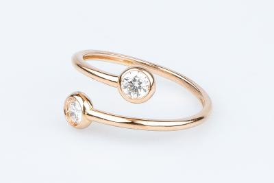 Bague en or rose massif 18 carats ornée 2 diamants de synthèse ronds brillants 2
