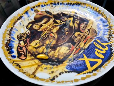 Salvador Dalí - L’Assiette de Gala - Assiette en porcelaine 2
