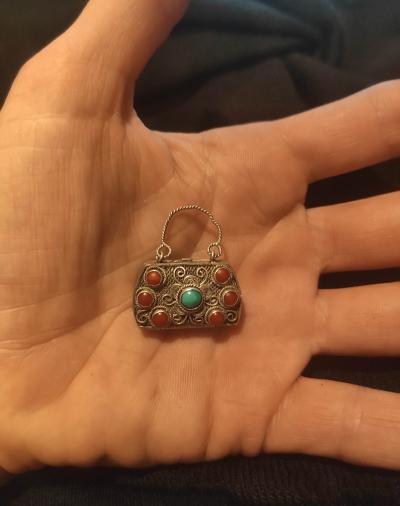 Ancien Porte Coran Berbère en argent filigrané, turquoise et corail rouge 2