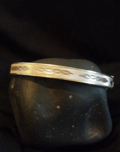 Bracelet ancien en argent motif ciselé et guilloché 2