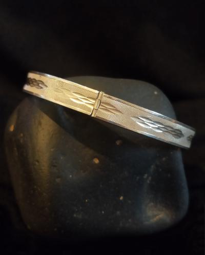 Bracelet ancien en argent motif ciselé et guilloché 2