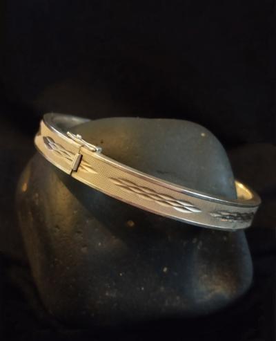 Bracelet ancien en argent motif ciselé et guilloché 2