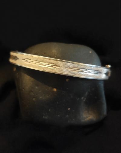 Bracelet ancien en argent motif ciselé et guilloché 2