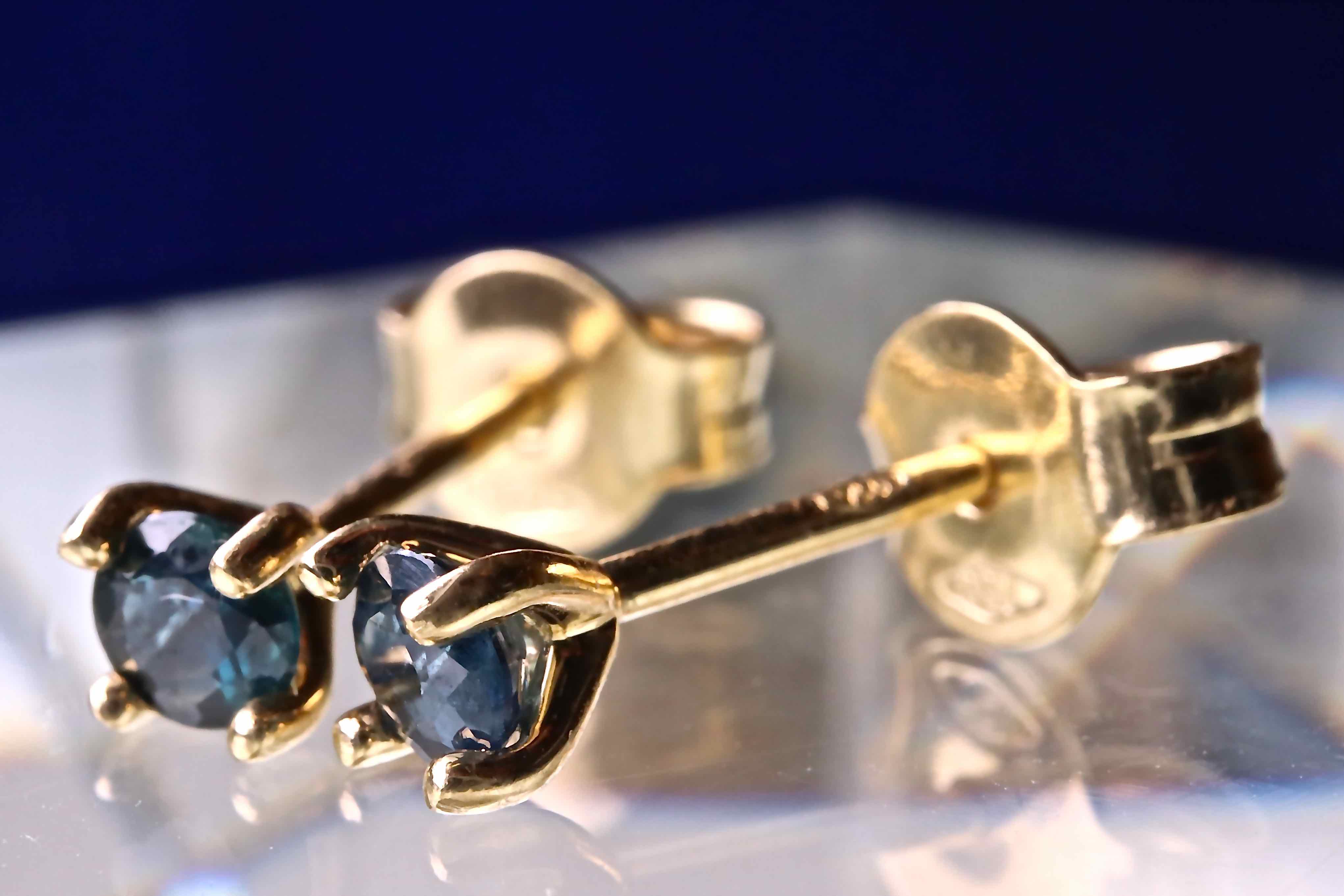 Mini Boucles D'oreilles En Or Massif 18k (750) Avec Saphirs Naturels 3mm - Jamais Portées