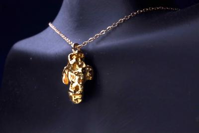 Pépite d’or naturelle 24 ct en collier or jaune 18 kt 2