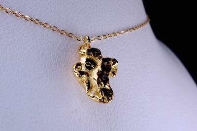 Pépite d’or naturelle 24 ct en collier or jaune 18 kt 2