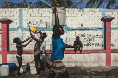 Corentin FOHLEN  - Haiti 2013, cité du Soleil, 2017 - Photographie 2