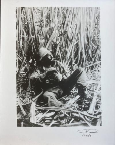 Alberto KORDA - Fidel Castro dans un champ de cannes à sucre - Photographie 2