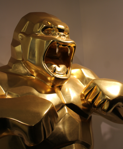 Richard ORLINSKI - Wild Kong, 2018 - Sculpture en résine et feuille d’or - Signée 2