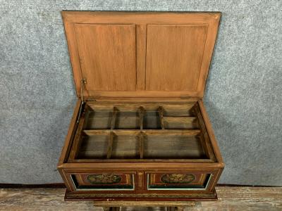 Coffre alsacien en bois laqué 2