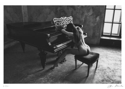 Alex MANCHEV - Piano girl, 2019 - Sérigraphie signée et numérotée 2