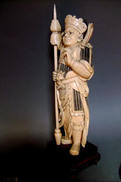 Chine - Statuette en ivoire, première moitié du XXe siècle 2