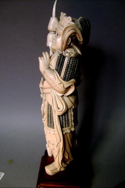 Chine - Statuette en ivoire, première moitié du XXe siècle 2