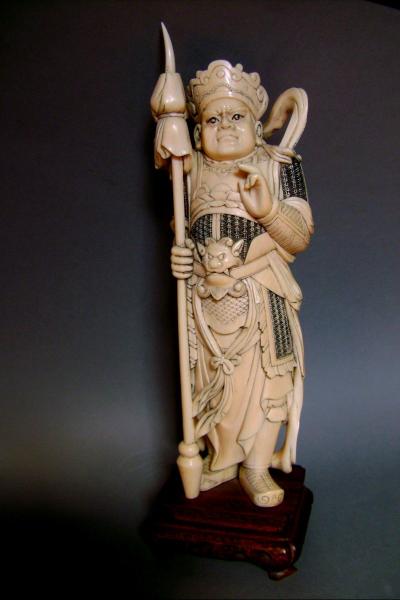 Chine - Statuette en ivoire, première moitié du XXe siècle 2