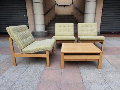Ole GJERLØV-KNUDSEN & Torben LIND  - Set de trois chauffeuses et table basse, vers 1960 2