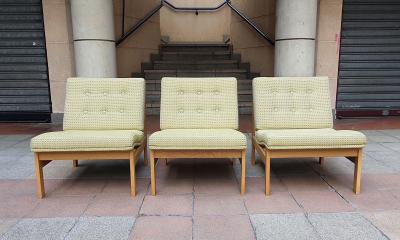 Ole GJERLØV-KNUDSEN & Torben LIND  - Set de trois chauffeuses et table basse, vers 1960 2
