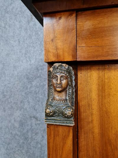 Secrétaire  à cariatides en acajou blond, époque Empire 2