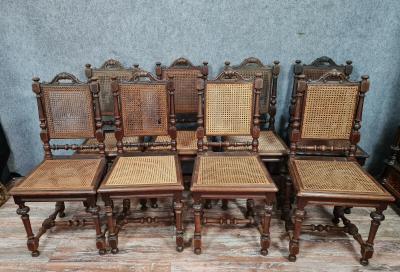 Série de 8 chaises style Renaissance en noyer 2