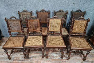 Série de 8 chaises style Renaissance en noyer 2
