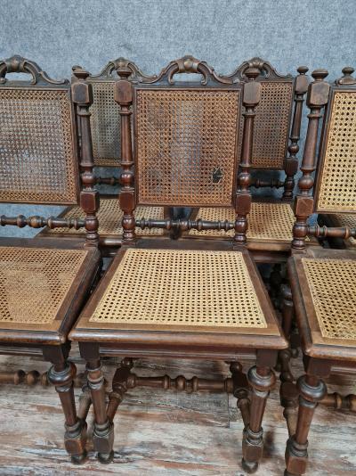 Série de 8 chaises style Renaissance en noyer 2