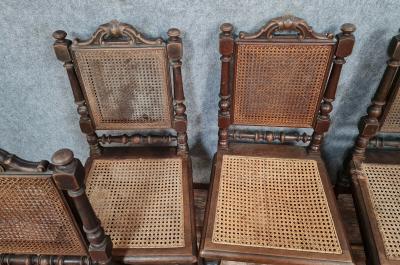 Série de 8 chaises style Renaissance en noyer 2