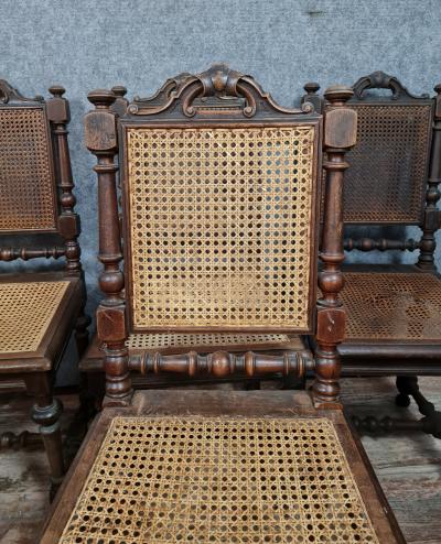 Série de 8 chaises style Renaissance en noyer 2