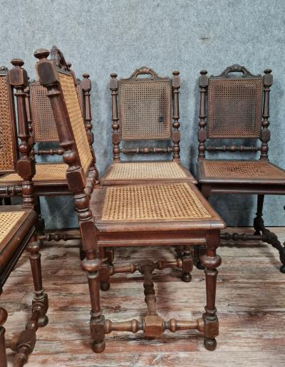 Série de 8 chaises style Renaissance en noyer 2