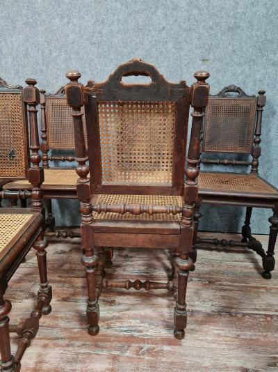 Série de 8 chaises style Renaissance en noyer 2