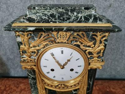 Pendule Empire en bronze doré et marbre vert de mer 2