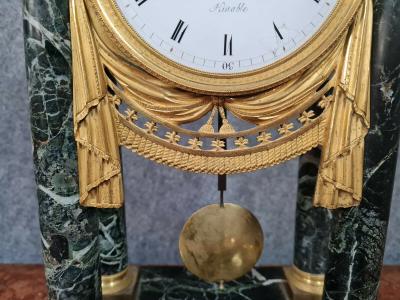 Pendule Empire en bronze doré et marbre vert de mer 2