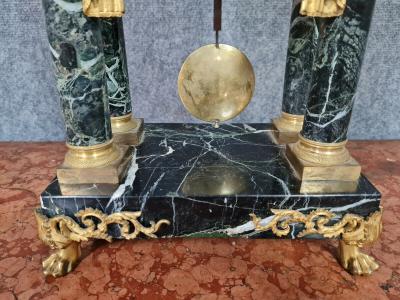 Pendule Empire en bronze doré et marbre vert de mer 2