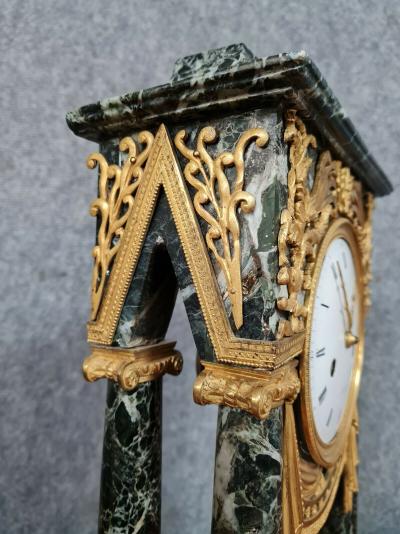 Pendule Empire en bronze doré et marbre vert de mer 2