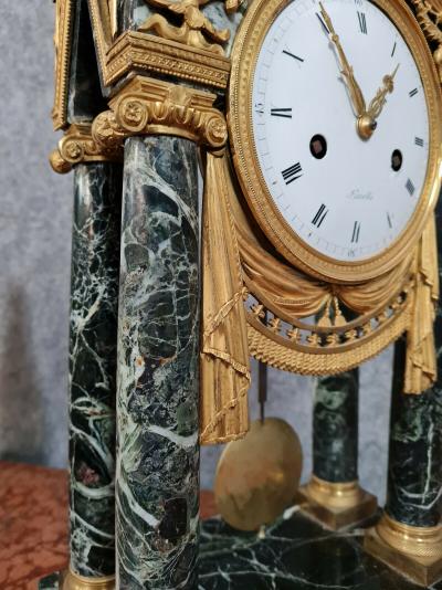 Pendule Empire en bronze doré et marbre vert de mer 2