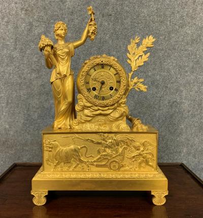 Pendule époque Empire en bronze doré vers 1810 2
