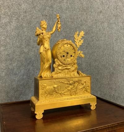 Pendule époque Empire en bronze doré vers 1810 2
