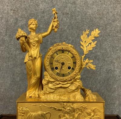 Pendule époque Empire en bronze doré vers 1810 2