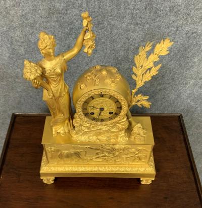Pendule époque Empire en bronze doré vers 1810 2