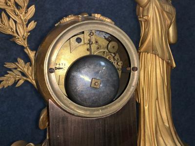Pendule époque Empire en bronze doré vers 1810 2
