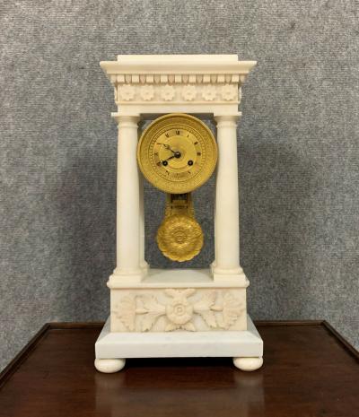 Pendule Empire en marbre blanc Carrare 2