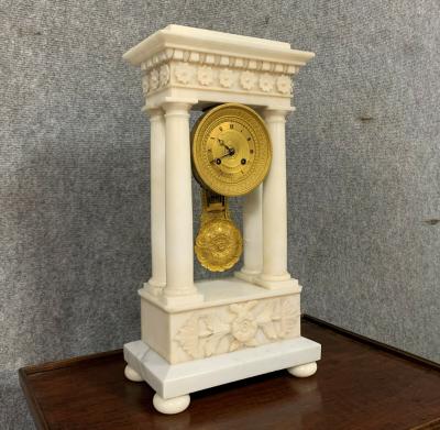 Pendule Empire en marbre blanc Carrare 2