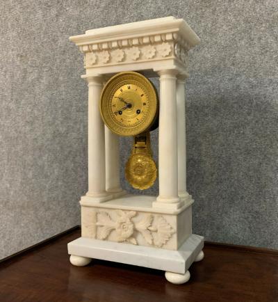 Pendule Empire en marbre blanc Carrare 2