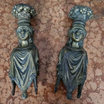Paire de cariatides en appliques en bronze à patine dorée, milieu du XXe siècle 2