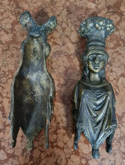 Paire de cariatides en appliques en bronze à patine dorée, milieu du XXe siècle 2