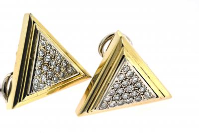 Paire de boutons clips d’oreilles triangle en or jaune et diamants 2