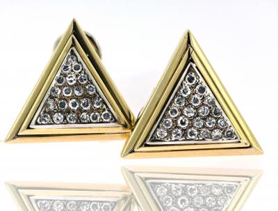 Paire de boutons clips d’oreilles triangle en or jaune et diamants 2