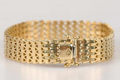 Wide and flexible bracelet in 14 karat yellow gold, click clasp. 2