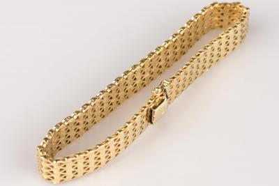 Wide and flexible bracelet in 14 karat yellow gold, click clasp. 2