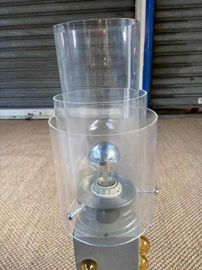 Travail italien - Lampe en métal et plexiglass, circa 1970 2